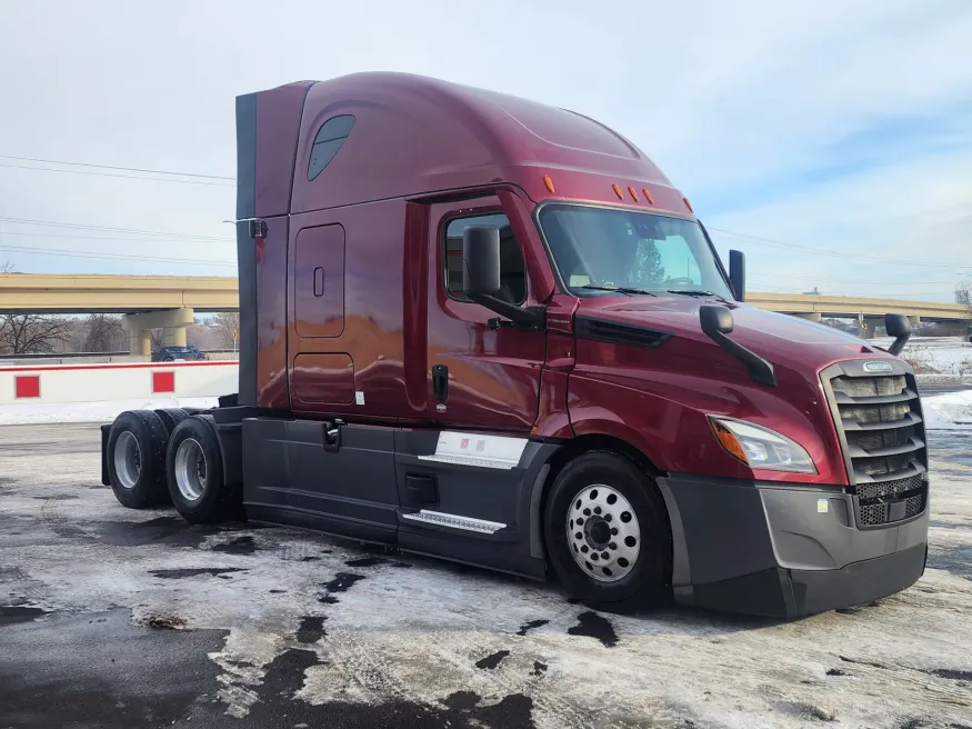 2022 Freightliner Cascadia | Photo 3 of 25