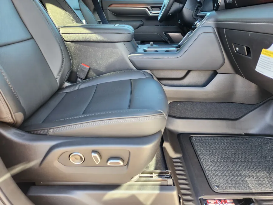 2026 GMC Sierra 2500HD Denali | Photo 17 of 31