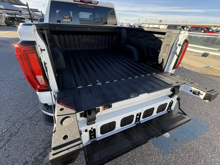 2023 GMC Sierra 1500 | Photo 8 of 29