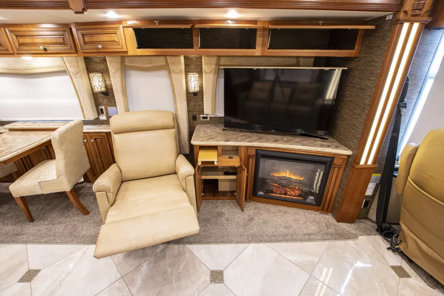 2015 Newmar Dutch Star 4018 | Photo 13 of 32
