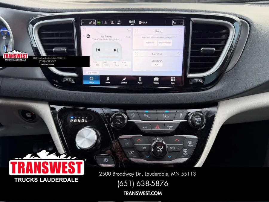 2024 Chrysler Pacifica Touring L | Photo 12 of 24