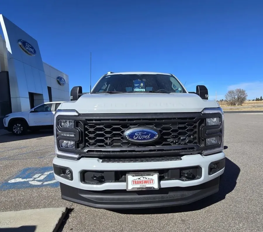 2026 Ford Super Duty F-350 | Photo 2 of 31