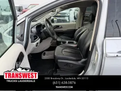 2024 Chrysler Pacifica Touring L | Thumbnail Photo 10 of 24