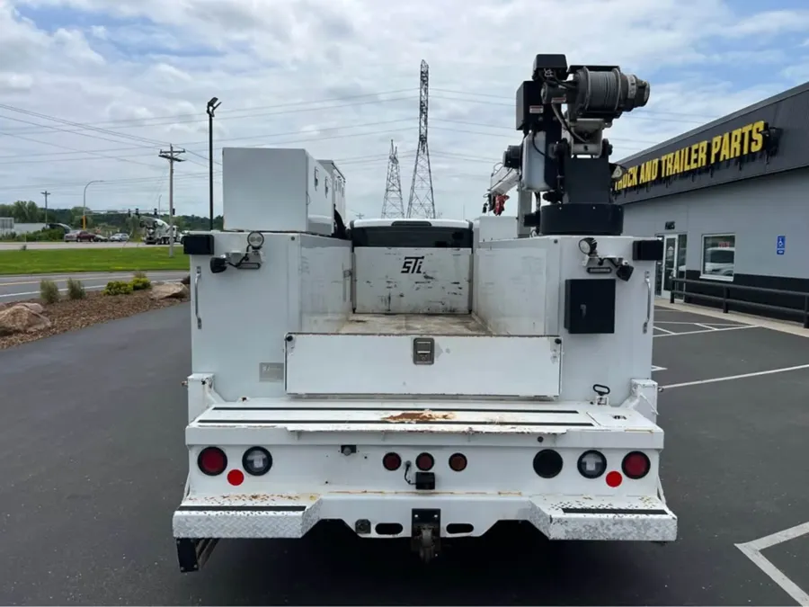 2018 Ford Super Duty F-550 XL | Photo 9 of 21