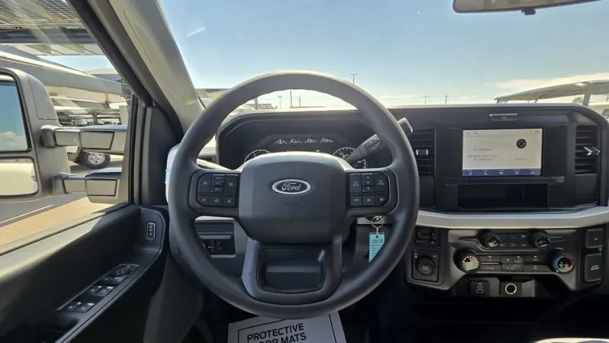 2025 Ford Super Duty F-450 | Photo 12 of 26