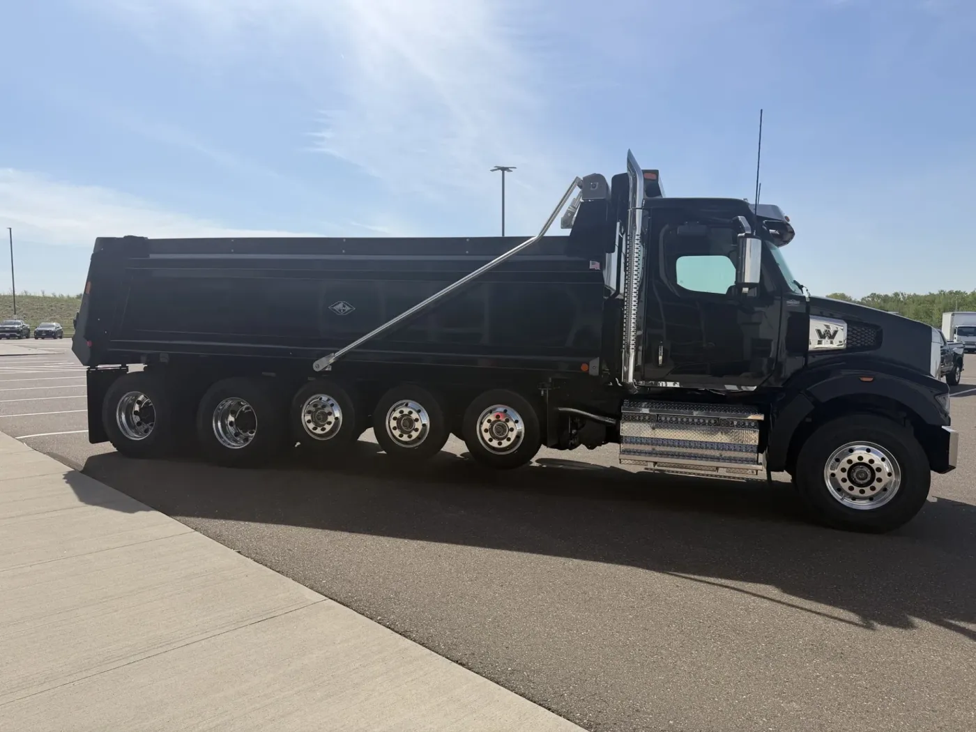 2027 Western Star 47X | Photo 4 of 10