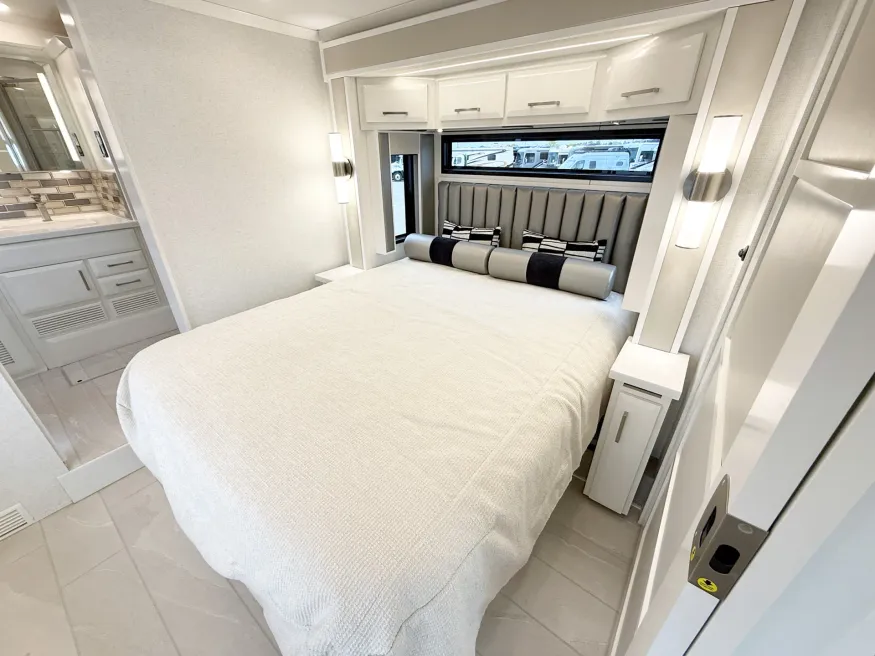 2026 Newmar New Aire 3547 | Photo 13 of 31