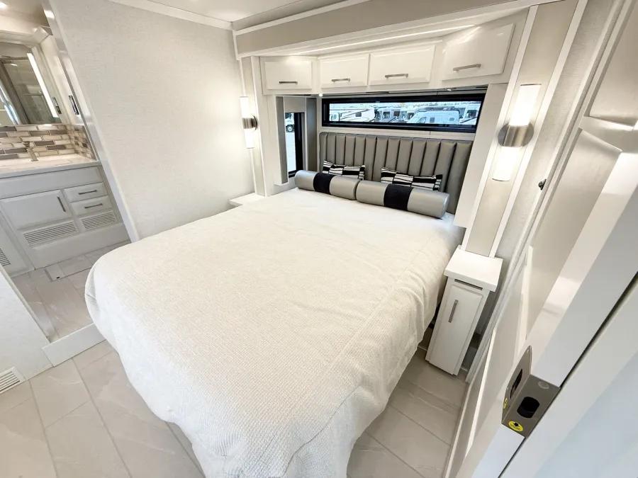 2026 Newmar New Aire 3547 | Photo 13 of 31