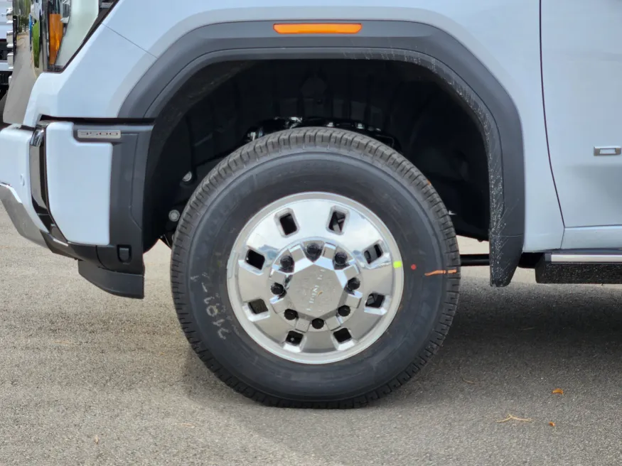 2026 GMC Sierra 3500HD Denali | Photo 21 of 31