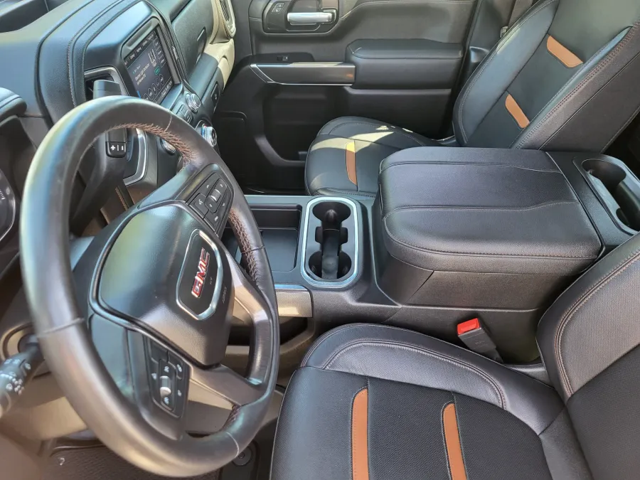 2023 GMC Sierra 2500HD AT4 | Photo 11 of 24