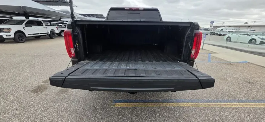 2024 GMC Sierra 1500 | Photo 9 of 32