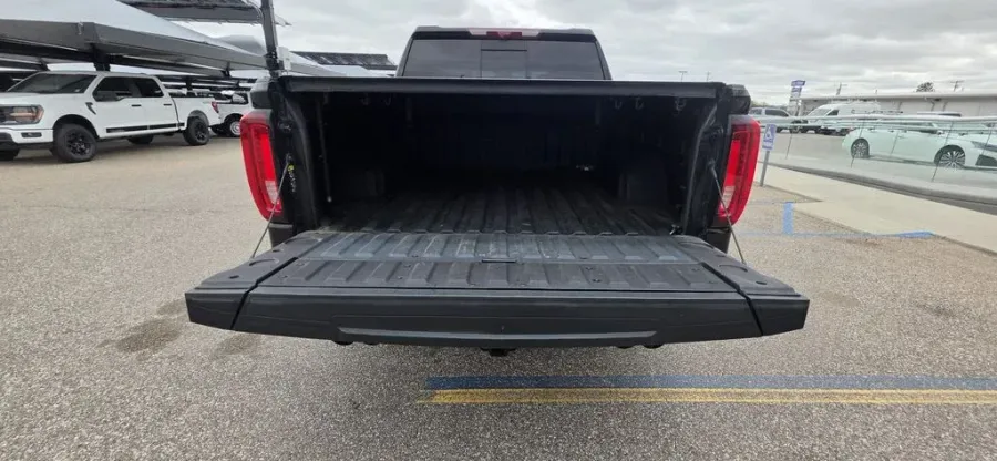 2024 GMC Sierra 1500 | Photo 9 of 32