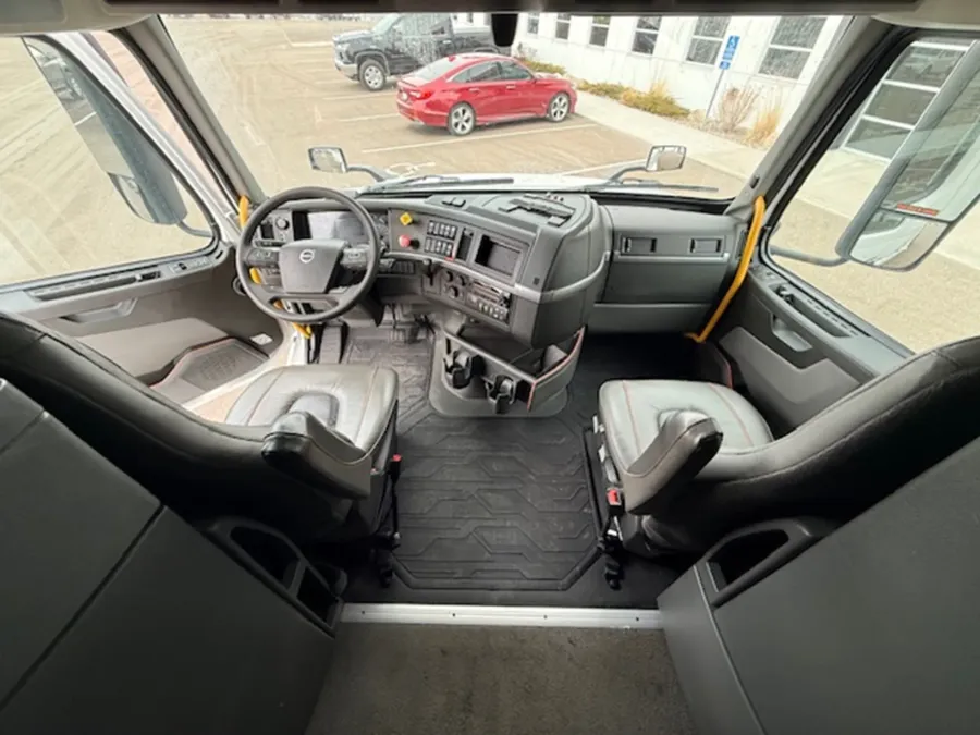2024 Volvo VNL | Photo 12 of 18