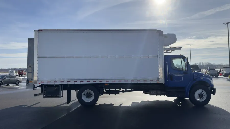 2019 Freightliner M2 106 | Photo 7 of 15