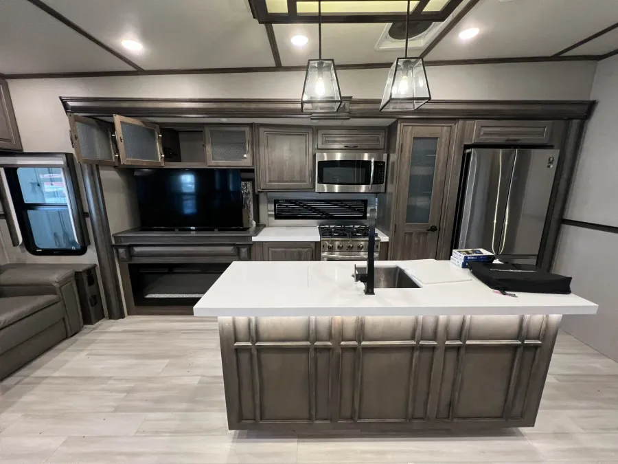 2022 Grand Design Solitude 373FB R | Photo 11 of 18