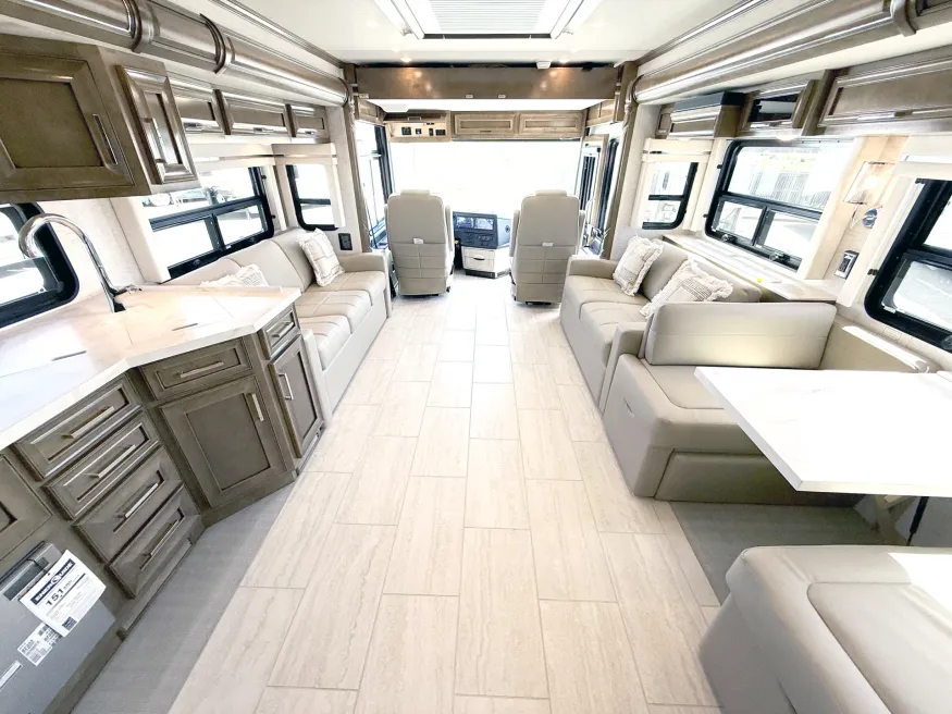2027 Newmar Ventana 4345 | Photo 6 of 33