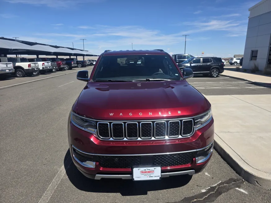 2023 Jeep Wagoneer L Series II | Photo 2 of 33