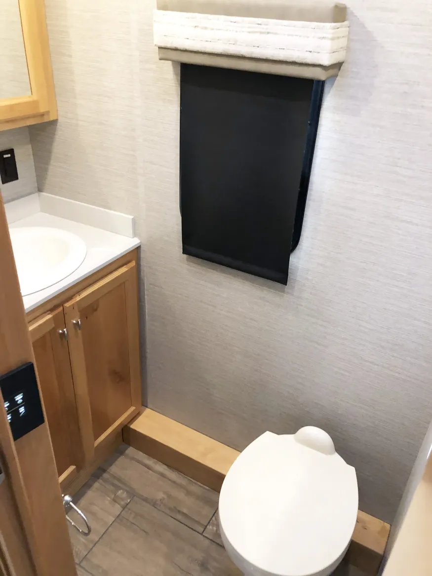 2021 Tiffin Allegro Red 340 38 LL | Photo 8 of 17