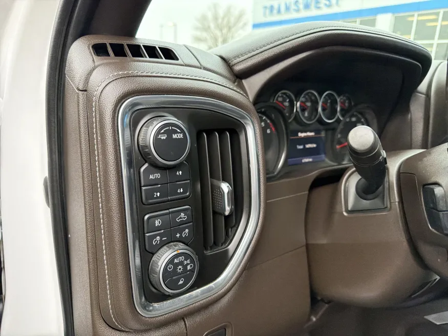 2021 Chevrolet Silverado 1500 LTZ | Photo 12 of 19