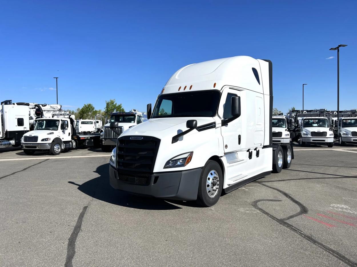 2024 Freightliner Cascadia 126 | Photo 9 of 21