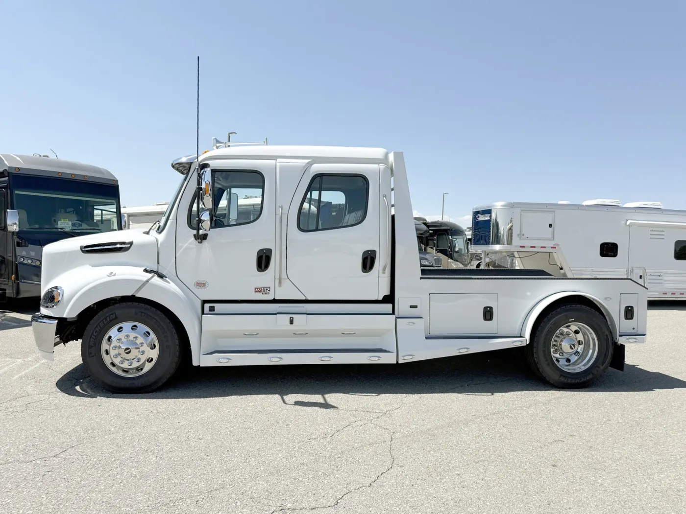 2026 Freightliner M2 112 SUMMIT HAULER | Photo 3 of 25