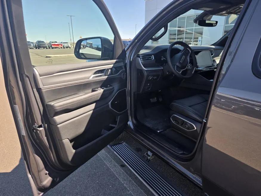 2026 Jeep Grand Wagoneer Limited Reserve | Photo 8 of 29