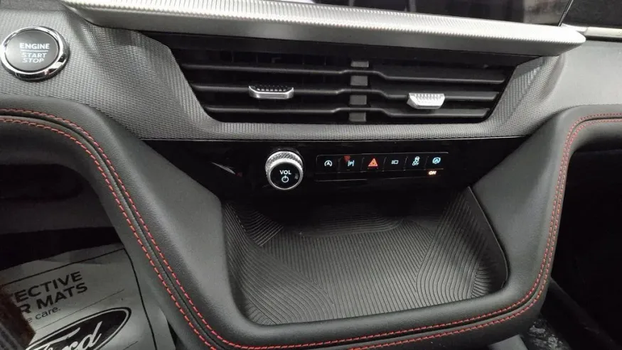 2026 Ford Explorer | Photo 24 of 33