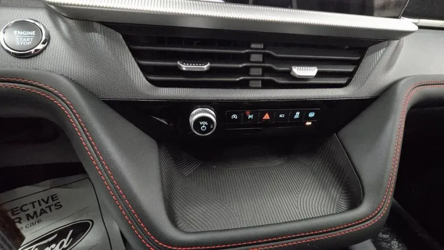 2026 Ford Explorer | Photo 24 of 33