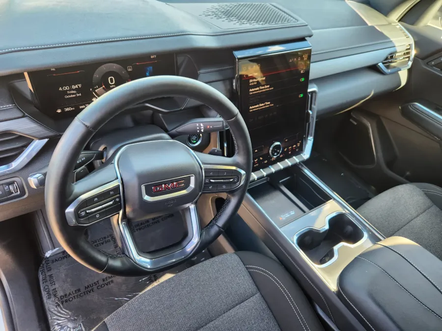 2025 GMC Acadia AWD Elevation | Photo 8 of 29