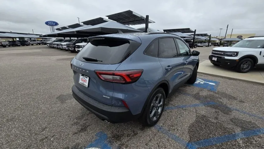 2026 Ford Escape | Photo 5 of 30