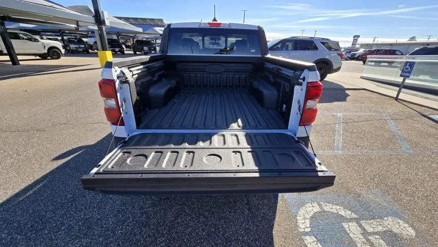 2025 Ford Maverick | Photo 8 of 32