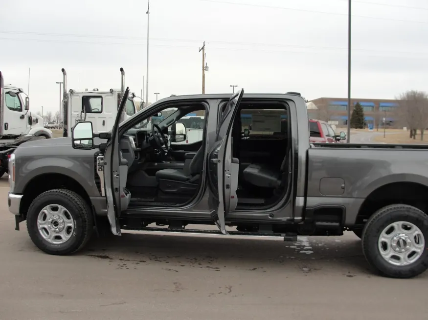 2026 Ford Super Duty F-250 XLT | Photo 17 of 26