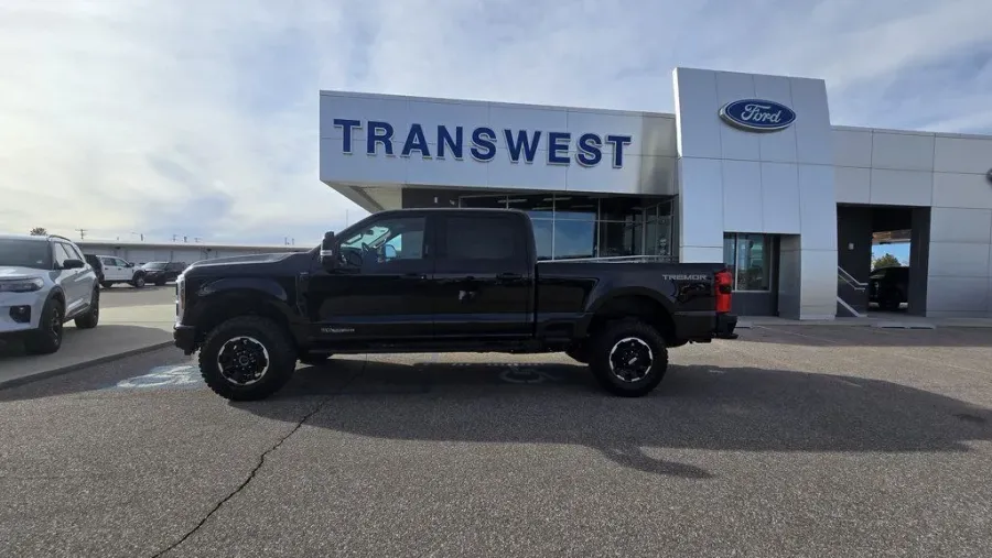 2026 Ford Super Duty F-250 | Photo 1 of 39