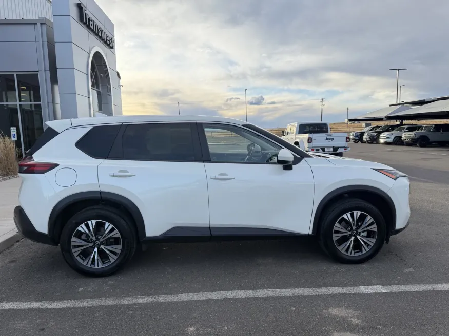 2023 Nissan Rogue SV | Photo 1 of 18