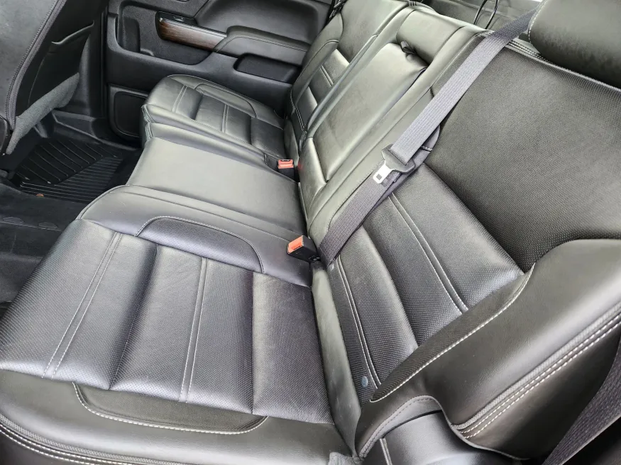 2018 GMC Sierra 3500HD Denali | Photo 17 of 21