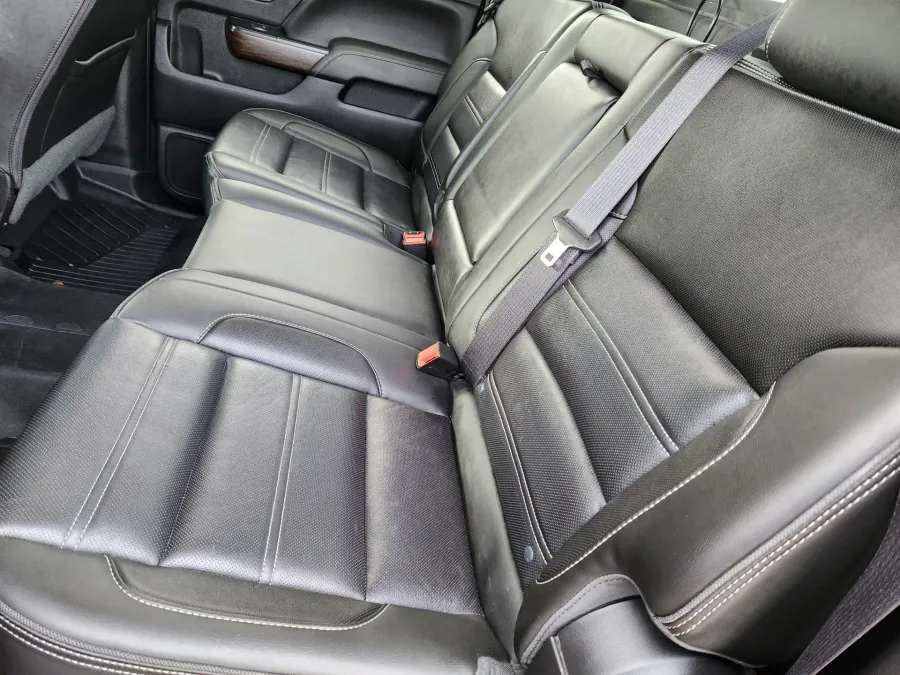 2018 GMC Sierra 3500HD Denali | Photo 17 of 21