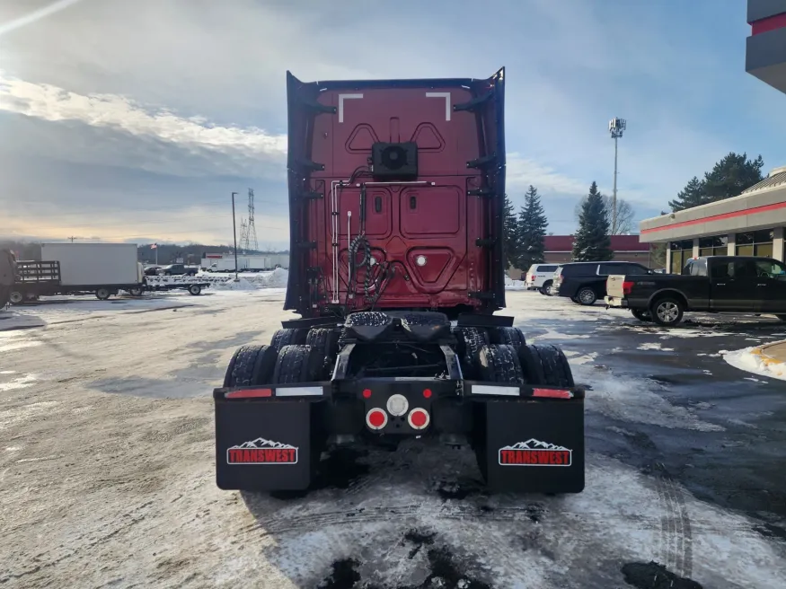 2022 Freightliner Cascadia | Photo 5 of 25