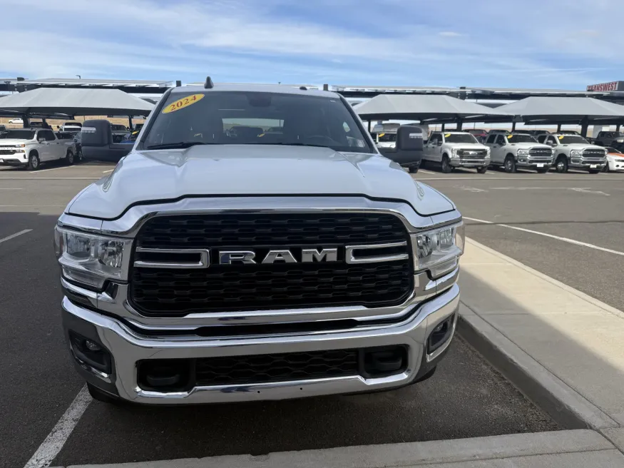 2024 RAM 2500 Big Horn | Photo 8 of 16