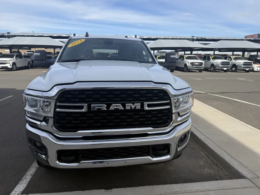2024 RAM 2500 Big Horn | Photo 8 of 16