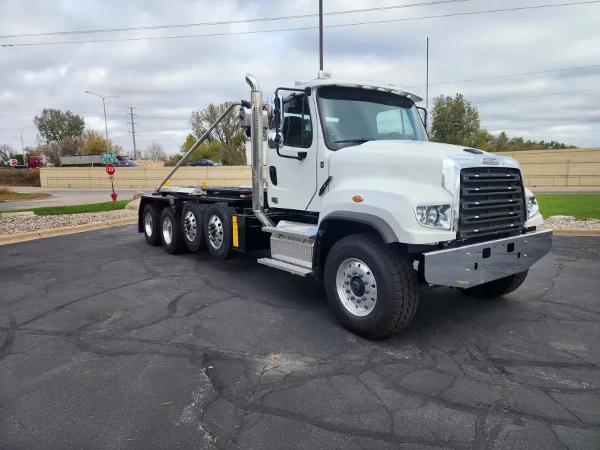 2026 Freightliner 114SD | Photo 3 of 15