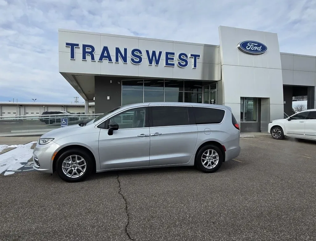 2024 Chrysler Pacifica 