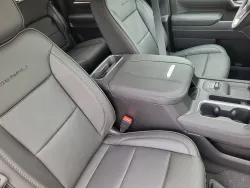2026 GMC Sierra 2500HD Denali | Thumbnail Photo 12 of 25