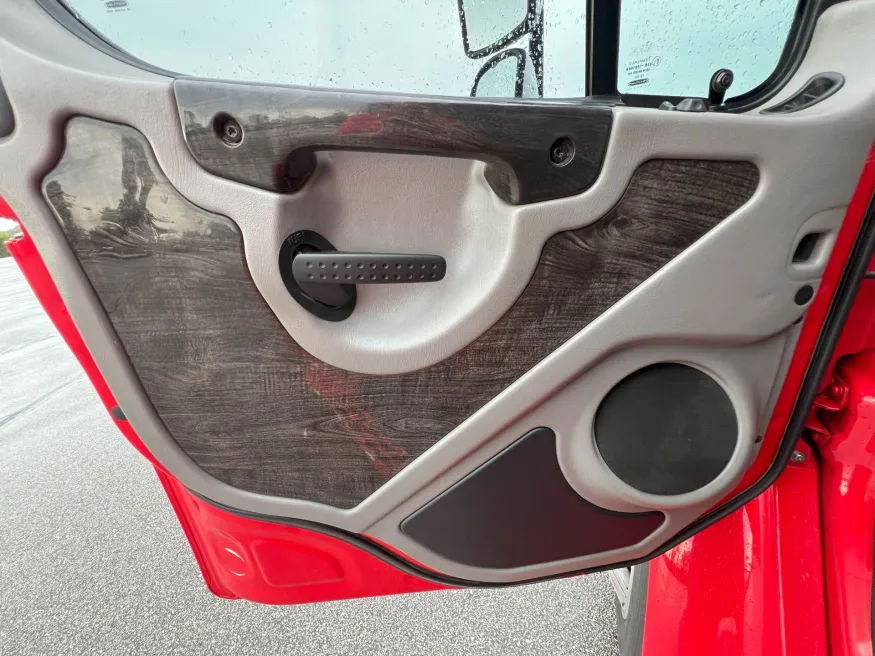 2007 Freightliner M2 106 | Photo 22 of 40