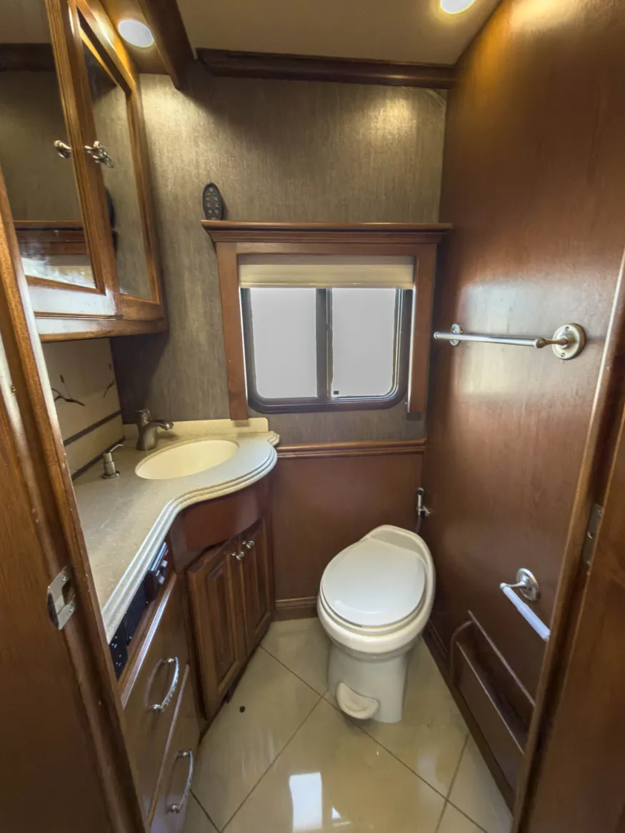 2013 Tiffin Phaeton 36QSH | Photo 15 of 39