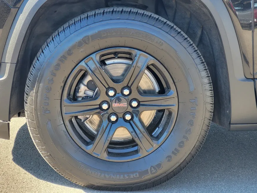 2023 GMC Acadia AT4 | Photo 9 of 27