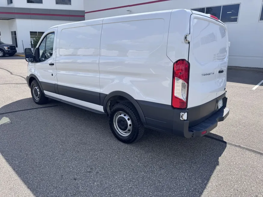 2018 Ford Transit | Photo 3 of 17