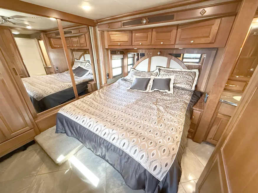 2016 Winnebago Journey 38P | Photo 16 of 30