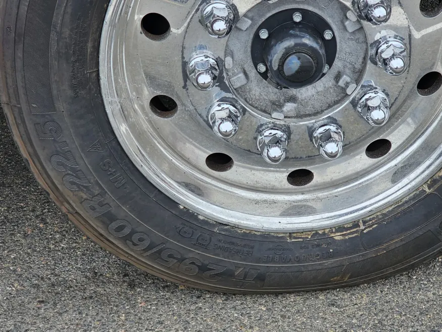 2023 Peterbilt 389 | Photo 13 of 21