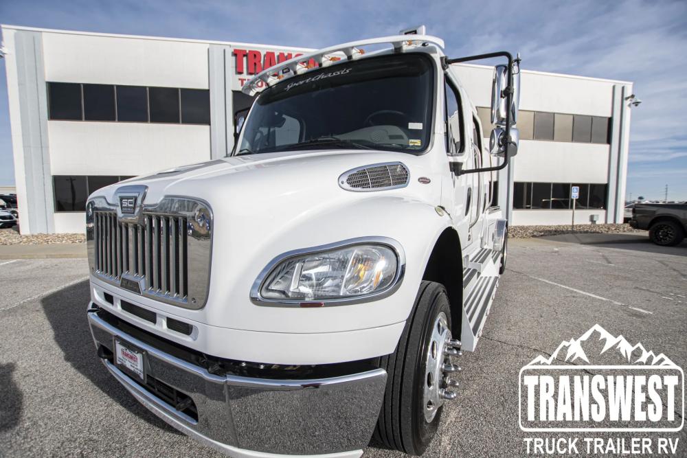 2013 Freightliner M2 106 | Photo 8 of 26