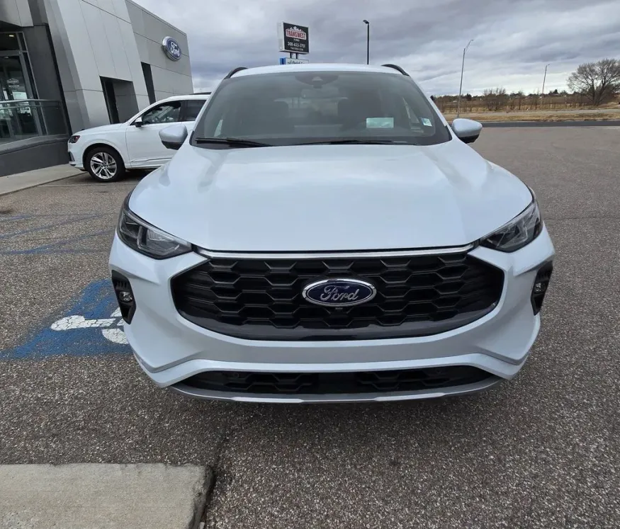 2026 Ford Escape Hybrid | Photo 2 of 32